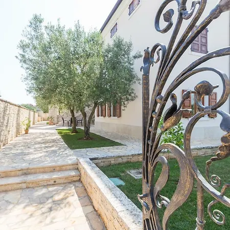 Rafael Homestay *